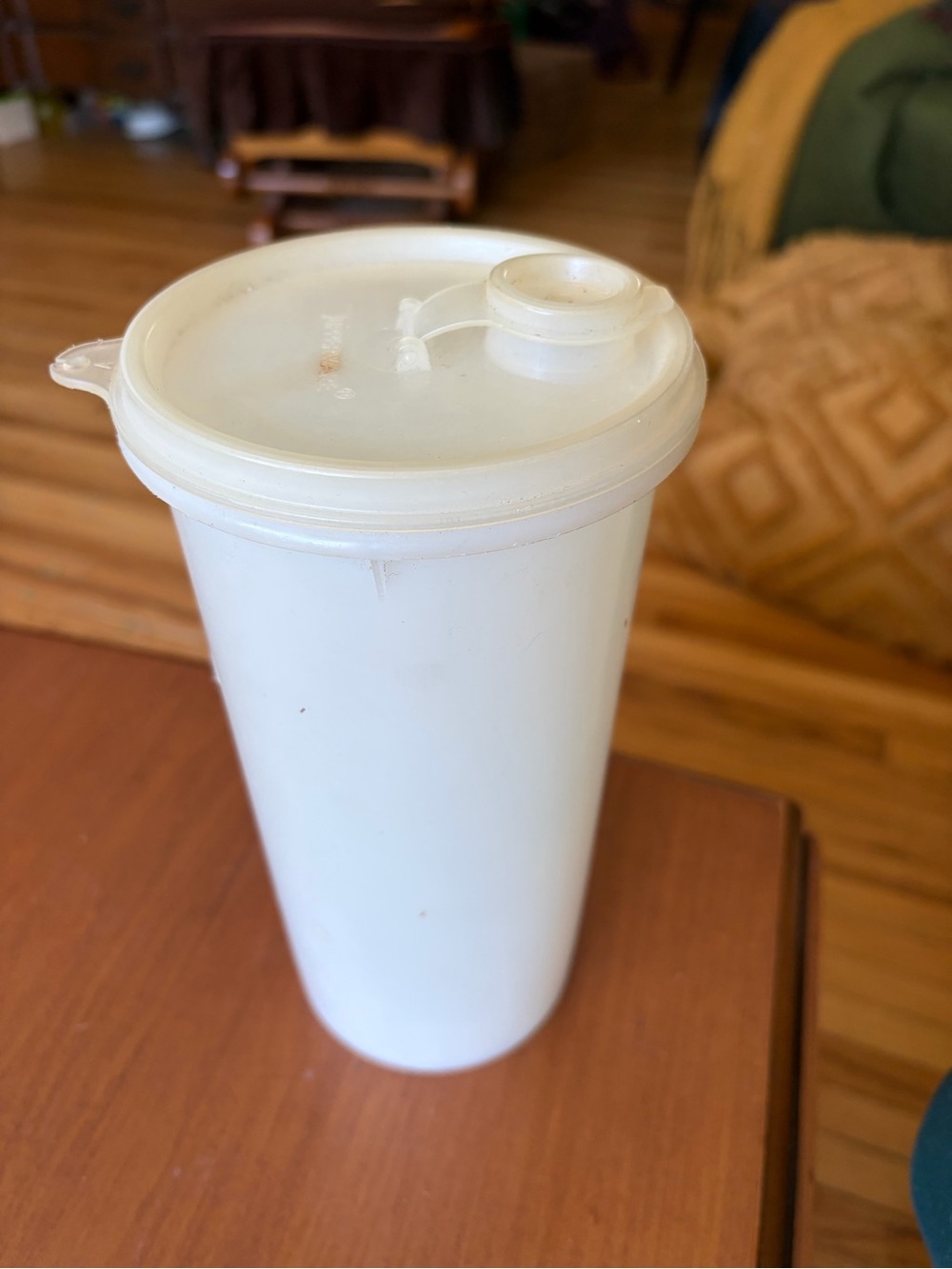 Tupperware White Tall Beverage Pitcher with Flip Spout Lid